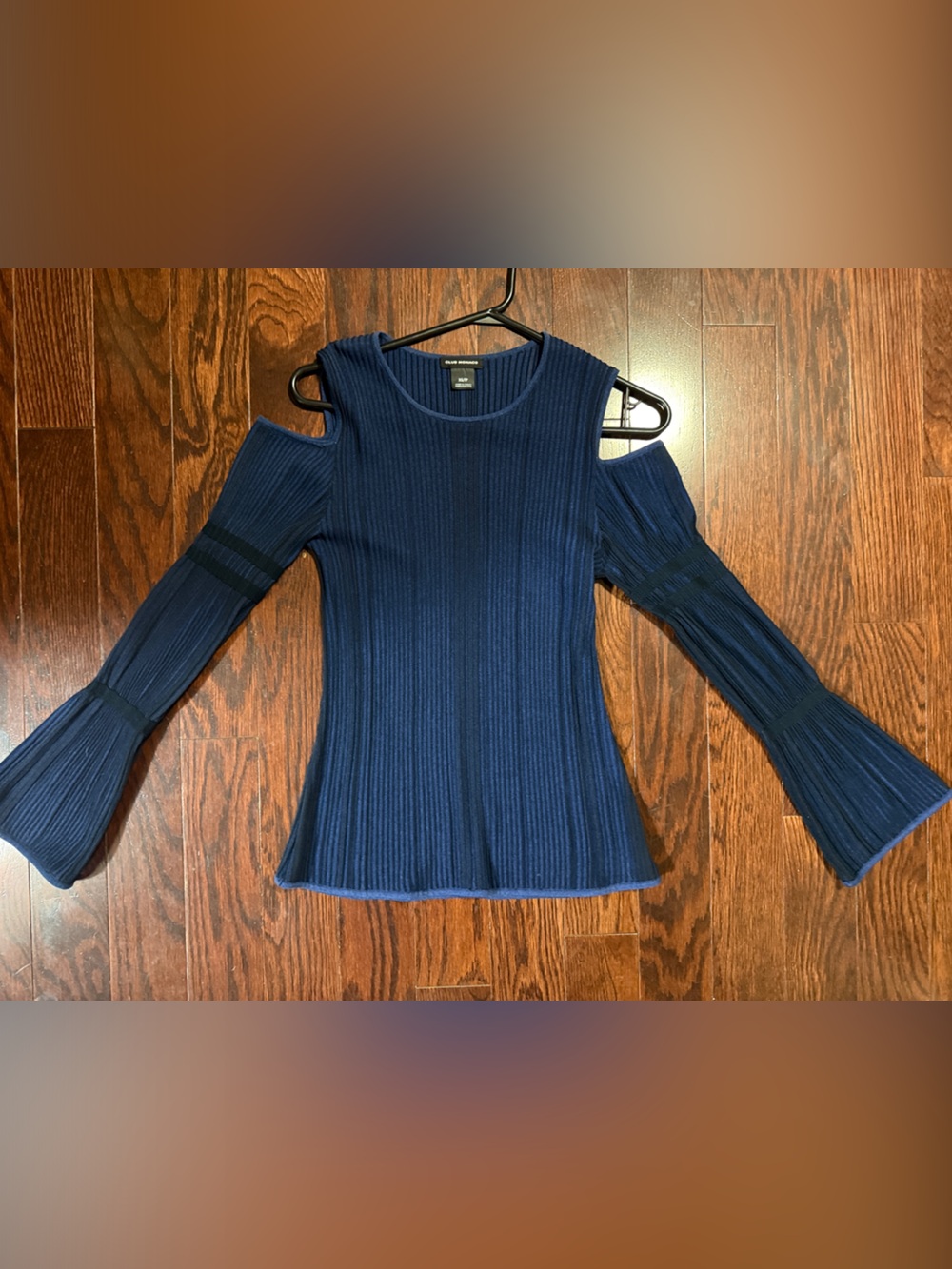 Club Monaco Navy Ribbed Cold-Shoulder Bell-Sleeve Top